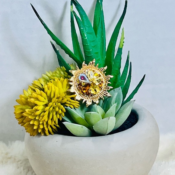 Sunflower Gold and Yellow Decorative Accent Brooch Stunning - Picture 3 of 4